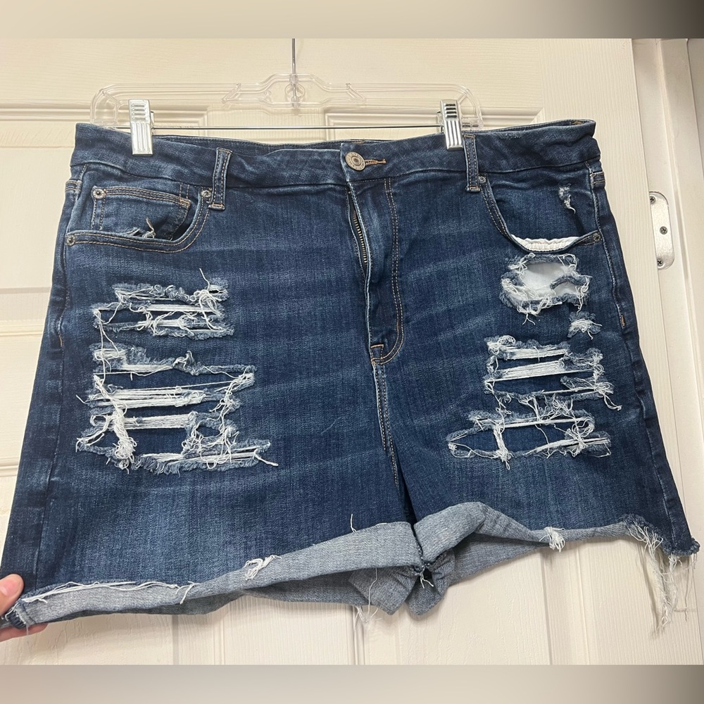 Curvy hi-rise American eagle shorts